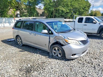 Czwarte zdjęcie samochodu z boku: 2012 TOYOTA SIENNA LE VIN:5TDKK3DC3CS233722 - miniatura