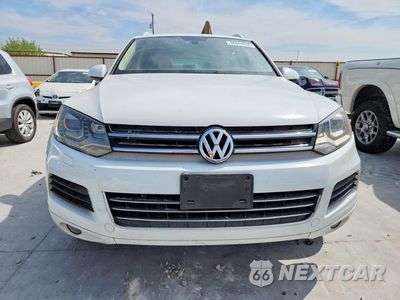 Piąte zdjęcie samochodu w środku: 2014 VOLKSWAGEN TOUAREG V6 VIN:WVGEF9BP1ED002693 - miniatura
