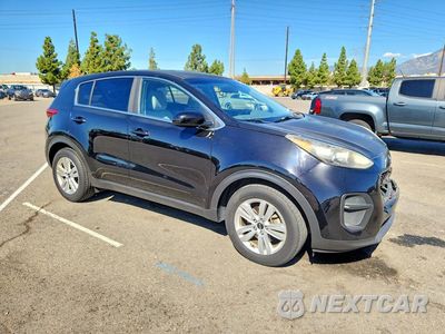 Czwarte zdjęcie samochodu z boku: 2018 KIA SPORTAGE LX VIN:KNDPM3AC9J7399075 - miniatura