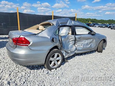 Trzecie zdjęcie samochodu z tyłu: 2013 VOLKSWAGEN PASSAT SE VIN:1VWBP7A39DC141138 - miniatura