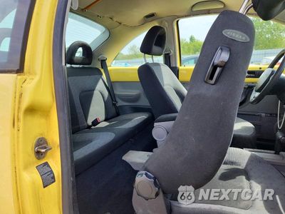 Zdjęcie 10 z 12 samochodu: 2004 VOLKSWAGEN NEW BEETLE GLS VIN:3VWCC21C4YM453052 - miniatura