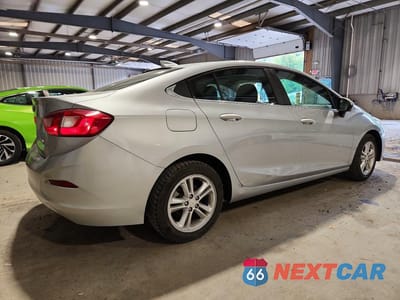 Trzecie zdjęcie samochodu z tyłu: 2018 CHEVROLET CRUZE LT VIN:1G1BE5SM3J7171754 - miniatura