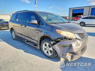 Czwarte zdjęcie samochodu z boku: 2017 TOYOTA SIENNA LE VIN:5TDKZ3DCXHS858735 - miniatura