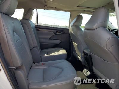 Zdjęcie 11 z 13 samochodu: 2020 TOYOTA HIGHLANDER XLE VIN:5TDHZRBH6LS505459 - miniatura