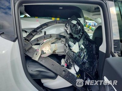 Zdjęcie 11 z 14 samochodu: 2022 TESLA MODEL Y VIN:7SAYGDEE4NF391210 - miniatura