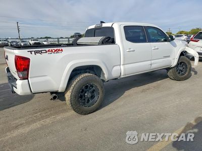 Trzecie zdjęcie samochodu z tyłu: 2017 TOYOTA TACOMA TRD SPORT VIN:3TMDZ5BN2HM017095 - miniatura