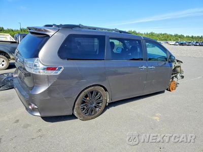Trzecie zdjęcie samochodu z tyłu: 2018 TOYOTA SIENNA SE 8-PASSENGER VIN:5TDXZ3DC8JS948350 - miniatura