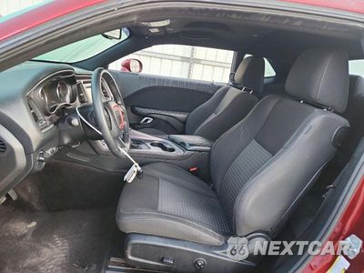 Zdjęcie 7 z 12 samochodu: 2017 DODGE CHALLENGER SXT VIN:2C3CDZAG4HH609122 - miniatura