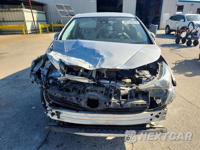 Piąte zdjęcie samochodu w środku: 2017 TOYOTA PRIUS TWO ECO VIN:JTDKARFU2H3044189 - miniatura