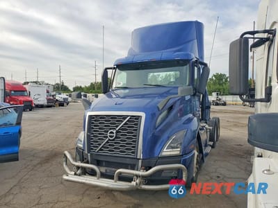 2018 VOLVO VNL SEMI TRUCK 4V4NB9EH4JN899098 - główne zdjęcie licytacji z USA - miniatura