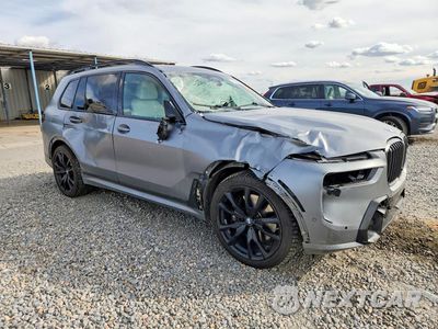 Czwarte zdjęcie samochodu z boku: 2025 BMW X7 M60I VIN:5UX33EM08S9Y52072 - miniatura