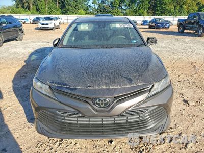 Piąte zdjęcie samochodu w środku: 2019 TOYOTA CAMRY LE VIN:4T1B11HK2KU247187 - miniatura