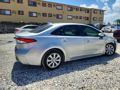 Trzecie zdjęcie samochodu z tyłu: 2022 TOYOTA COROLLA LE VIN:JTDEPMAE1N3012540 - miniatura