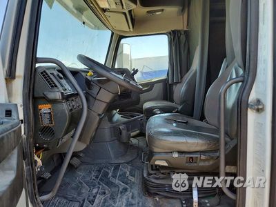 Zdjęcie 7 z 14 samochodu: 2019 VOLVO VNL SEMI TRUCK VIN:4V4NB9EH4KN215541 - miniatura