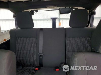 Zdjęcie 10 z 13 samochodu: 2011 JEEP WRANGLER UNLIMITED SAHARA VIN:1J4BA5H16BL604356 - miniatura