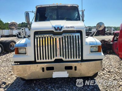 Piąte zdjęcie samochodu w środku: 2014 4700 - SEMI TRUCK VIN:5KJJAVDV1EPFH9925 - miniatura
