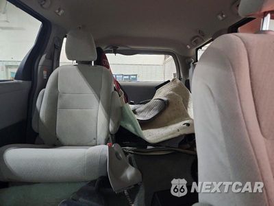Zdjęcie 10 z 13 samochodu: 2015 TOYOTA SIENNA LE VIN:5TDJK3DC5FS119561 - miniatura
