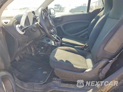 Zdjęcie 7 z 12 samochodu: 2017 SMART FORTWO VIN:WMEFJ5DA6HK172056 - miniatura