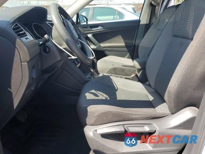 Zdjęcie 7 z 12 samochodu: 2018 VOLKSWAGEN TIGUAN S VIN:3VV1B7AXXJM082161 - miniatura