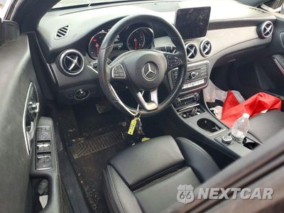 Zdjęcie 8 z 12 samochodu: 2019 MERCEDES-BENZ CLA 250 VIN:WDDSJ4EB9KN721162 - miniatura