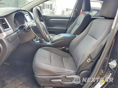 Zdjęcie 7 z 12 samochodu: 2017 TOYOTA HIGHLANDER LE VIN:5TDBZRFH0HS405395 - miniatura