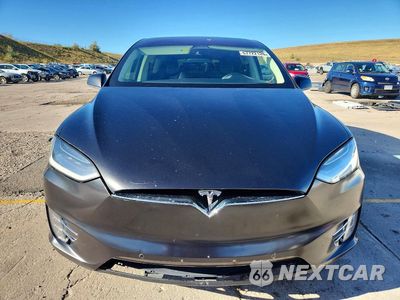 Piąte zdjęcie samochodu w środku: 2017 TESLA MODEL X VIN:5YJXCBE28HF043011 - miniatura