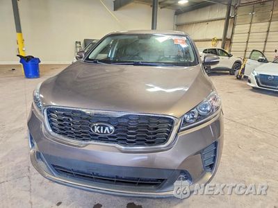 Piąte zdjęcie samochodu w środku: 2019 KIA SORENTO LX VIN:5XYPG4A36KG548107 - miniatura