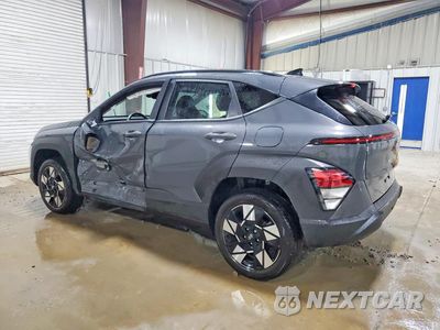 Drugie zdjęcie samochodu z przodu: 2025 HYUNDAI KONA SEL VIN:KM8HCCAB8SU294539 - miniatura