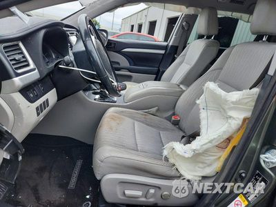 Zdjęcie 7 z 13 samochodu: 2018 TOYOTA HIGHLANDER LE PLUS VIN:5TDZZRFH3JS261491 - miniatura