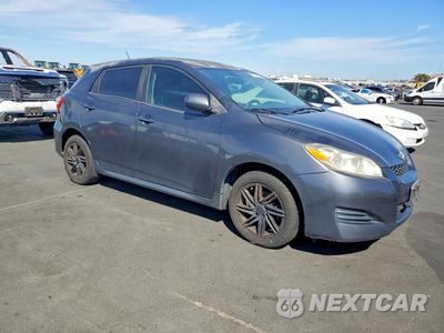 Czwarte zdjęcie samochodu z boku: 2009 TOYOTA MATRIX BASE VIN:2T1KU40E59C115681 - miniatura