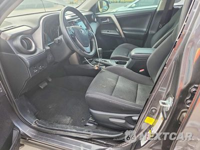 Zdjęcie 7 z 13 samochodu: 2017 TOYOTA RAV4 XLE VIN:JTMWFREV3HJ130541 - miniatura