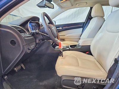 Zdjęcie 7 z 12 samochodu: 2023 CHRYSLER 300 TOURING L VIN:2C3CCASGXPH601415 - miniatura