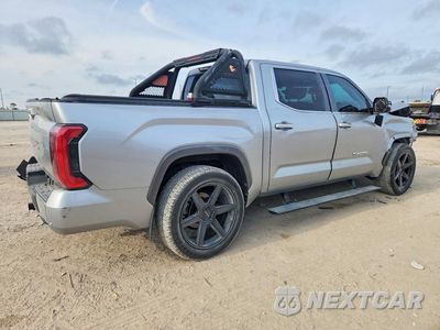 Trzecie zdjęcie samochodu z tyłu: 2022 TOYOTA TUNDRA CREWMAX LIMITED VIN:5TFJA5AB1NX001400 - miniatura