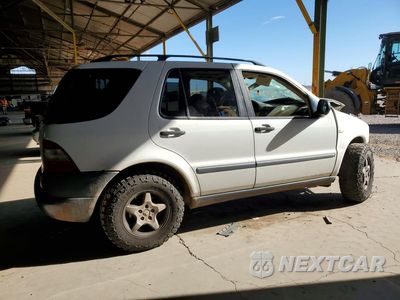 Trzecie zdjęcie samochodu z tyłu: 1999 MERCEDES-BENZ ML 320 VIN:4JGAB54E9XA128707 - miniatura