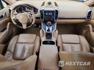 Zdjęcie 8 z 13 samochodu: 2012 PORSCHE CAYENNE S HYBRID VIN:WP1AE2A26CLA92458 - miniatura
