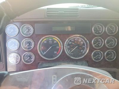 Zdjęcie 9 z 13 samochodu: 2015 FREIGHTLINER CORONADO SEMI TRUCK VIN:3ALXFBCG4FDGL1083 - miniatura