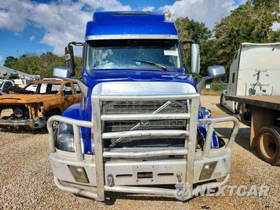 Piąte zdjęcie samochodu w środku: 2016 VOLVO VNL SEMI TRUCK VIN:4V4NC9EH9GN929363 - miniatura