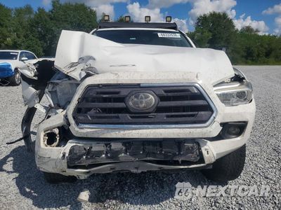 Piąte zdjęcie samochodu w środku: 2019 TOYOTA TACOMA SR5 V6 VIN:3TMCZ5AN3KM281222 - miniatura