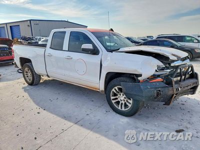 Czwarte zdjęcie samochodu z boku: 2017 CHEVROLET SILVERADO K1500 LT VIN:1GCVKREC2HZ245574 - miniatura