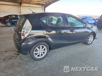 Trzecie zdjęcie samochodu z tyłu: 2012 TOYOTA PRIUS C FOUR VIN:JTDKDTB39C1031154 - miniatura