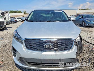 Piąte zdjęcie samochodu w środku: 2019 KIA SORENTO L VIN:5XYPG4A33KG586703 - miniatura