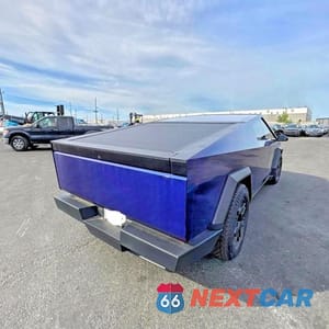 Czwarte zdjęcie samochodu z boku: 2024 TESLA CYBERTRUCK VIN:7G2CEHEE5RA018813 - miniatura