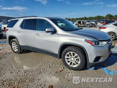 Czwarte zdjęcie samochodu z boku: 2019 CHEVROLET TRAVERSE LT VIN:1GNERGKWXKJ245897 - miniatura
