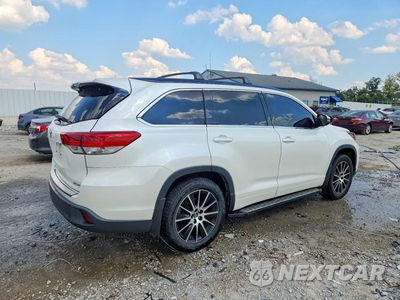 Trzecie zdjęcie samochodu z tyłu: 2017 TOYOTA HIGHLANDER SE VIN:5TDJZRFH1HS479713 - miniatura