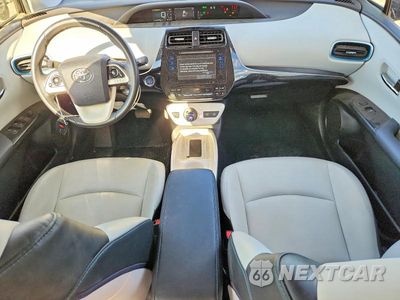 Zdjęcie 8 z 12 samochodu: 2017 TOYOTA PRIUS FOUR VIN:JTDKARFU0H3041372 - miniatura