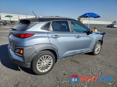 Trzecie zdjęcie samochodu z tyłu: 2019 HYUNDAI KONA SEL VIN:KM8K22AA3KU385583 - miniatura