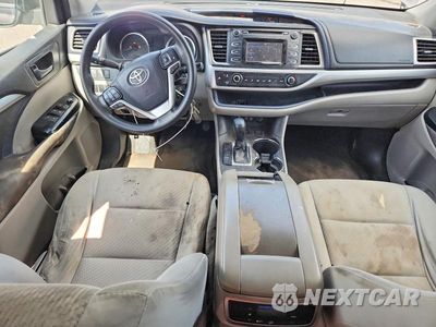 Zdjęcie 8 z 14 samochodu: 2018 TOYOTA HIGHLANDER LE VIN:5TDZZRFHXJS243649 - miniatura