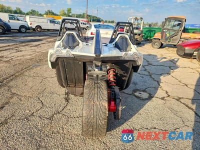 Czwarte zdjęcie samochodu z boku: 2016 POLARIS SLINGSHOT SL VIN:57XAAPFA1G7113152 - miniatura