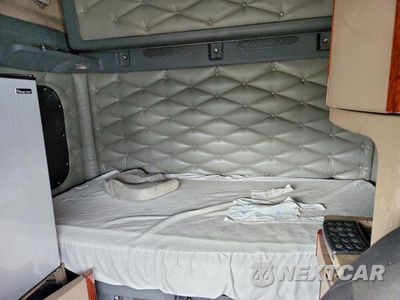 Zdjęcie 10 z 14 samochodu: 2015 FREIGHTLINER CASCADIA SEMI TRUCK VIN:3AKJGLD5XFSGF2280 - miniatura