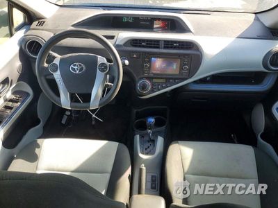 Zdjęcie 8 z 12 samochodu: 2012 TOYOTA PRIUS C THREE VIN:JTDKDTB32C1023395 - miniatura